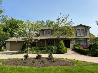 34252 Old Timber Rd, Farmington Hills, MI 48331