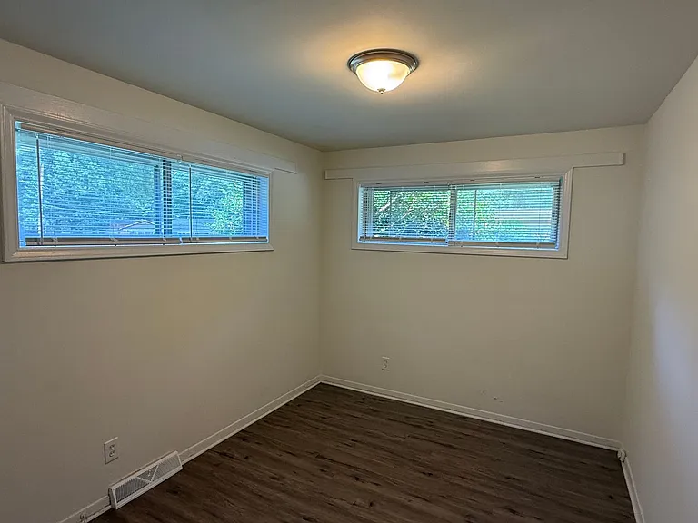 544 Blendwood Dr — Photo 8