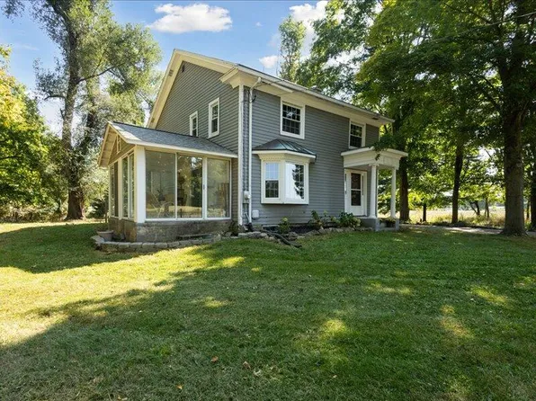 7635 S Jackson Rd, Jackson, MI 49201