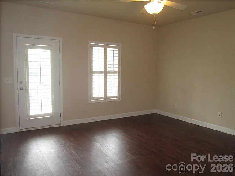 9916 Evergreen Terrace Dr — Photo 23