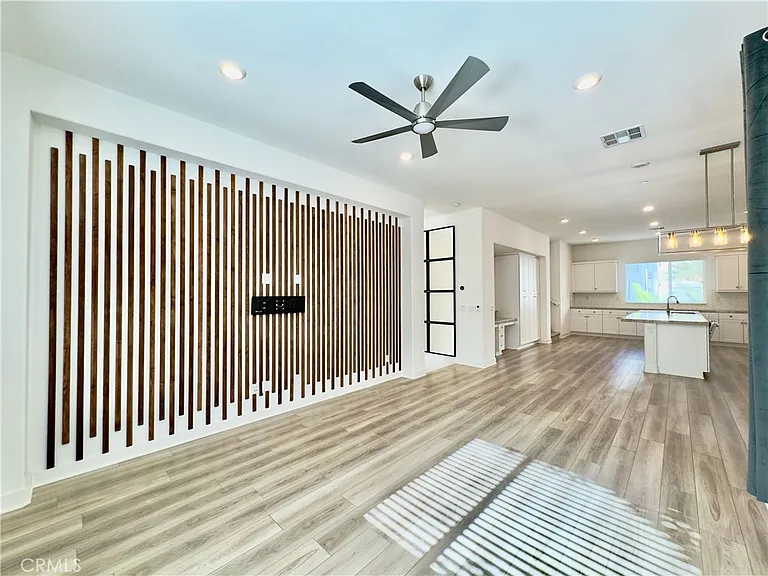 1868 S Westside Dr #28 — Photo 3