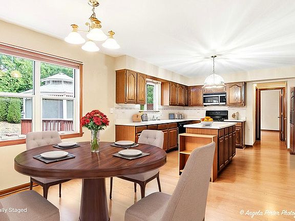 3rd image of 1632 Brighton Dr
