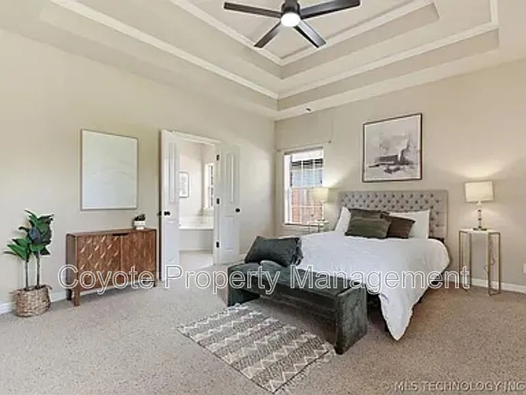 2809 N Fern Ave — Photo 10