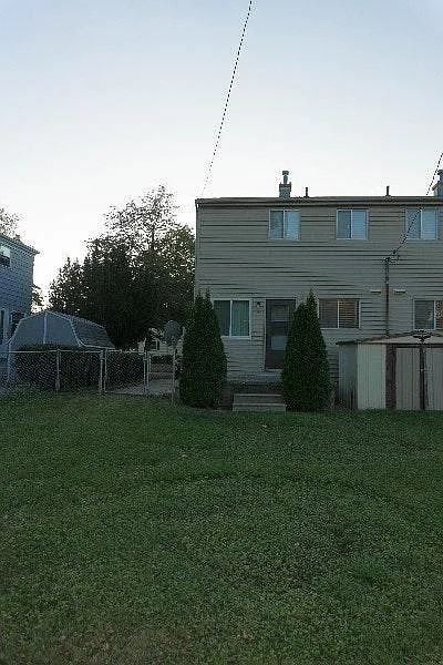 2 bed, 1.5 bath, 1000 sqft, $950 — Photo 2