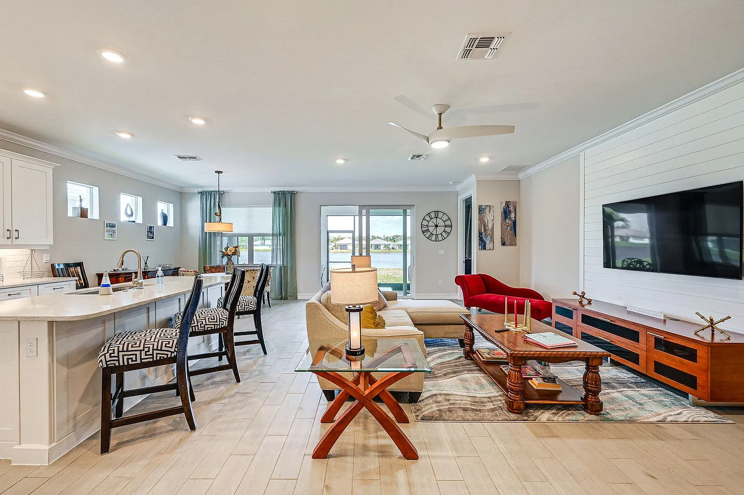 4 bed, 2.0 bath, 2098 sqft, $9,821 — Photo 2