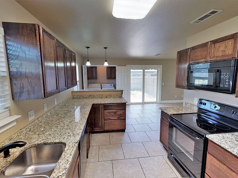 804 Meadowlands Drive — Photo 4