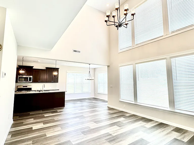 1135 Overlake Dr — Photo 18