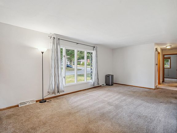 5th image of 1219 Sunnyside Cir