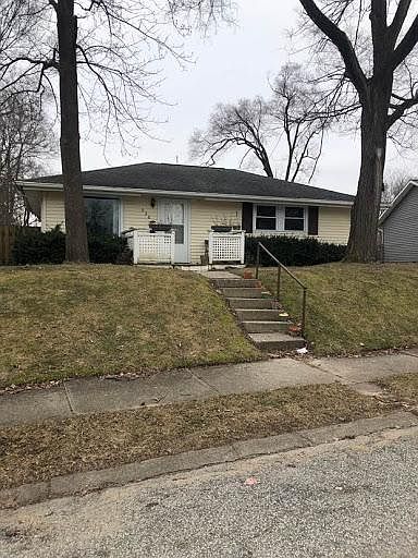 1st image of 926 Dover Dr