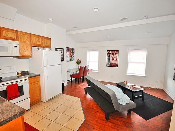 3rd image of 915 N 15th St #3