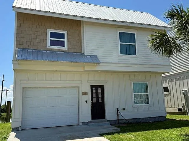 221 Marina Rd — Photo 1