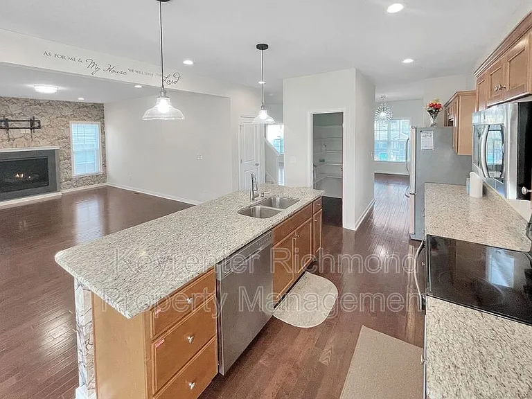 406 Bridge Creek Ct — Photo 9