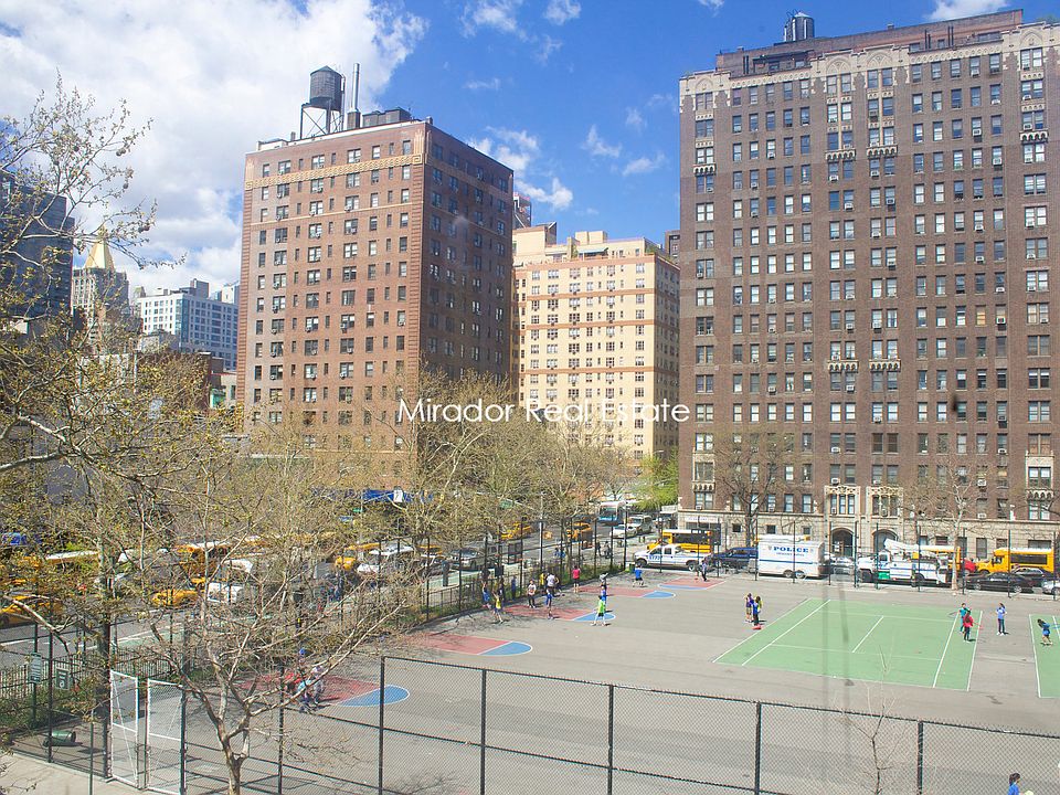 2nd image of 304 E 20th St APT 3G