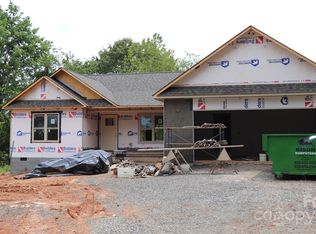 81 Sky Top View Dr, Marshall, NC 28753