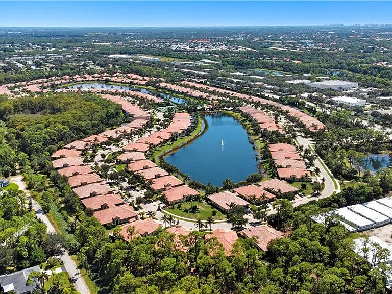 9475 Isla Bella Cir — Photo 44