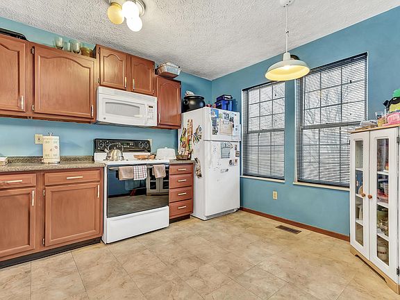 3rd image of 3119 Yorkdale Ln