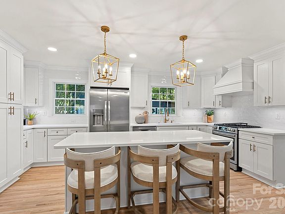 5th image of 1100 Braeburn Rd
