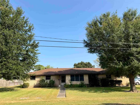 5760 Baird St, Groves, TX 77619