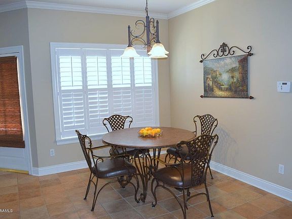 5th image of 211 Cornish Pl