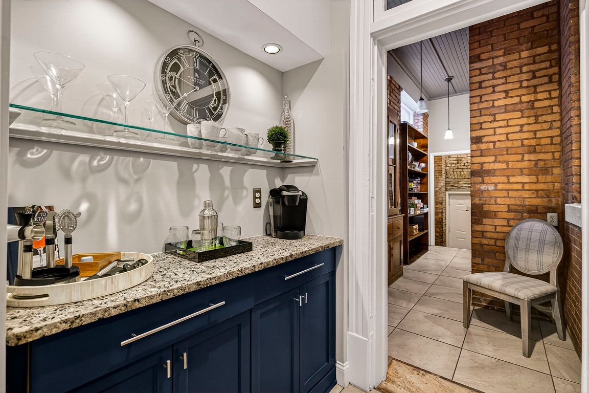 next background image