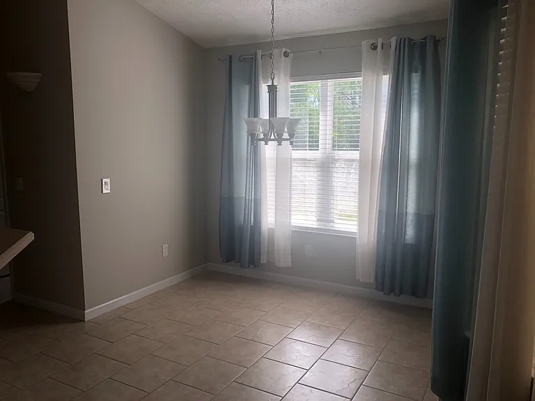 914 Amber Way — Photo 4