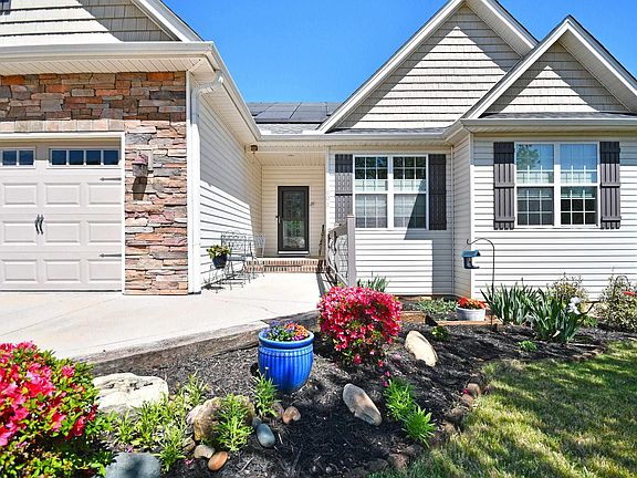 2nd image of 605 Summitbluff Dr