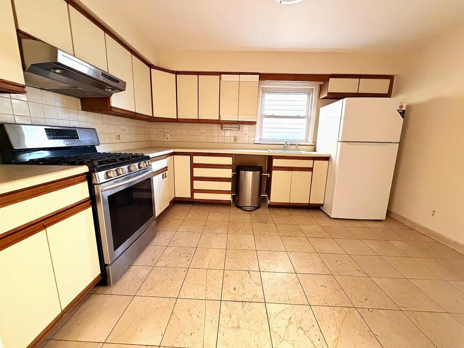2 bed, 1.0 bath, $2,650 — Photo 4