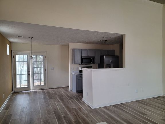 4th image of 855 Lakeside Cir