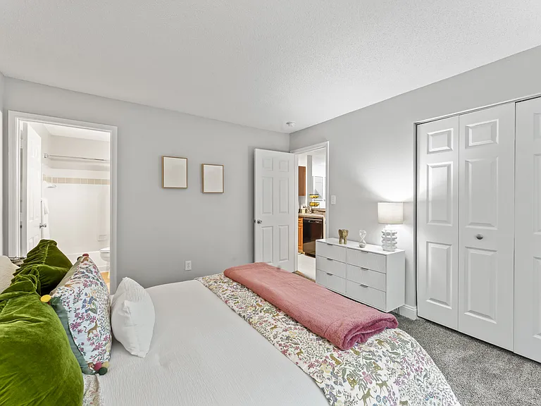 Middletown Brooke Apartments — Photo 32