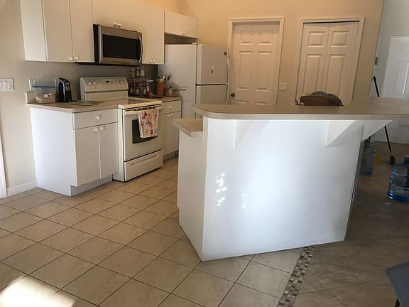 3rd image of 708 NE 1st Ave