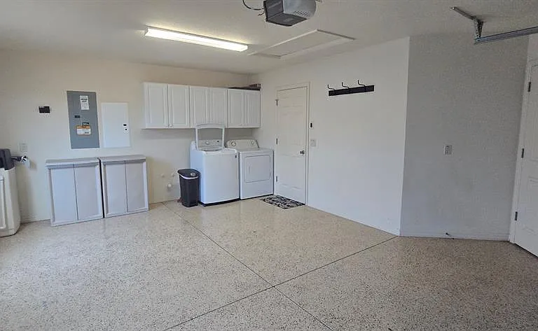 2577 Lindewood St — Photo 15