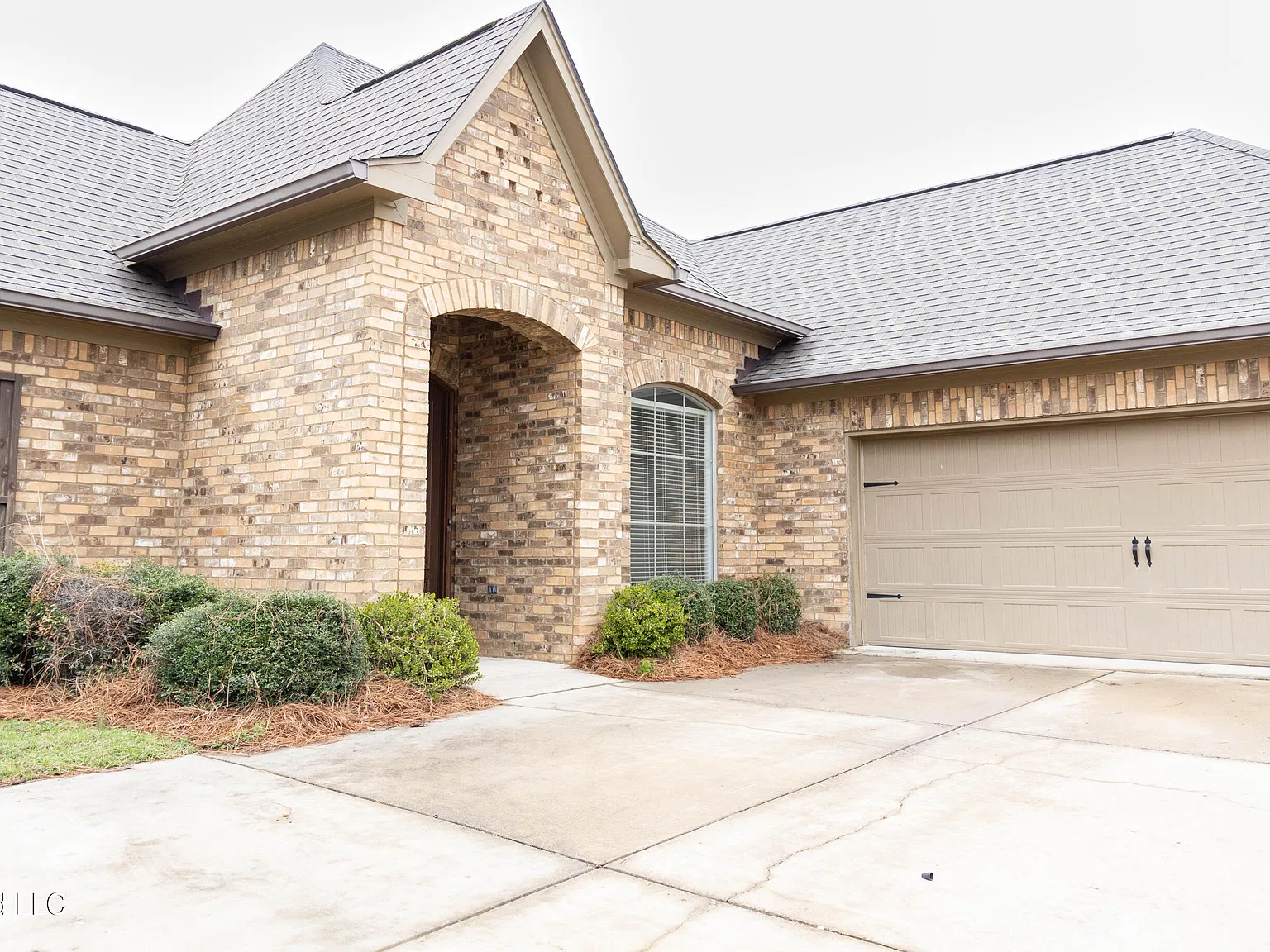 3 bed, 4.0 bath, 1757 sqft, $3,100 — Photo 3