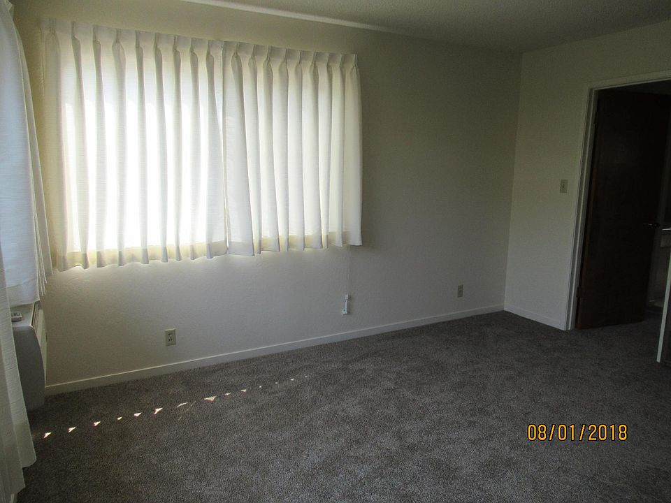 2nd image of 3306 Montclair Ave