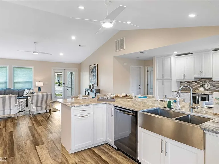 2307 SW 40th St — Photo 31