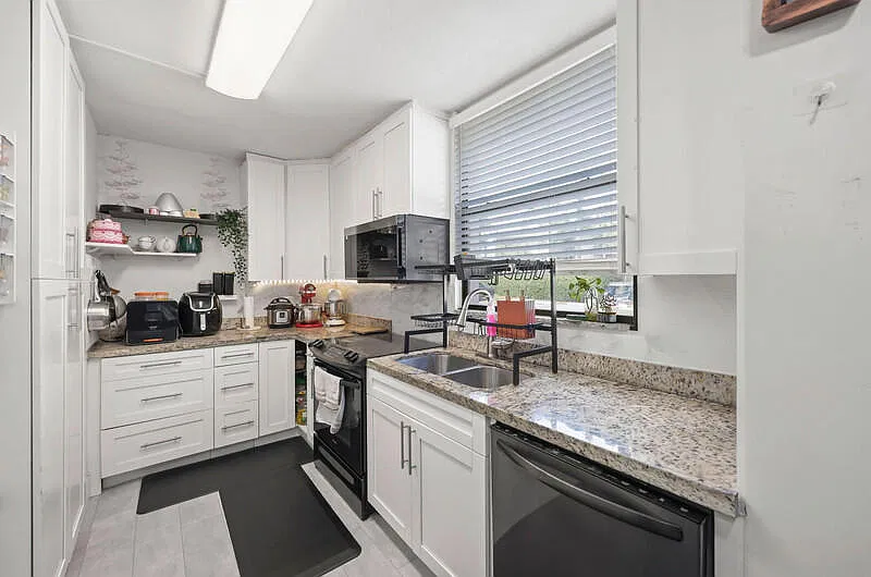 2 bed, 2.0 bath, 1068 sqft, $2,300 — Photo 2