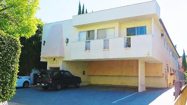 2 bed, 950 sqft, $3,000 — Photo 1