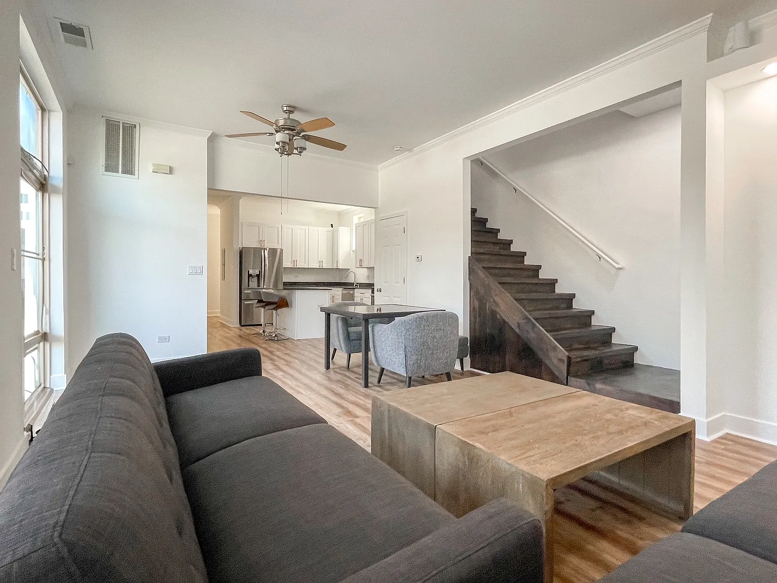 3 bed, 2.5 bath, 1709 sqft, $3,300 — Photo 4