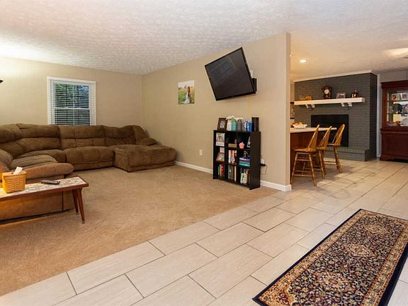 4th image of 217 Oakmont Dr