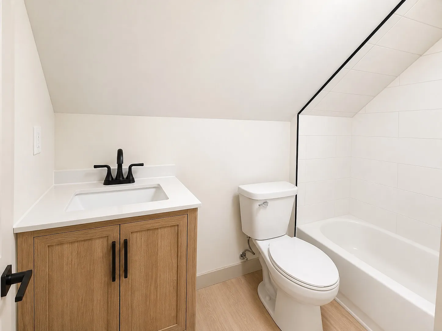 2 bed, 1000 sqft, $1,685 — Photo 3