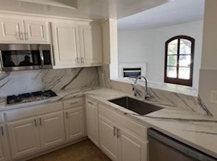 b8930, Beverly Hills, CA 90211