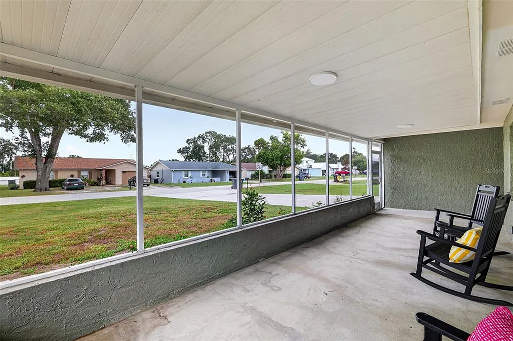 3 bed, 2.0 bath, 1325 sqft, $2,250 — Photo 3