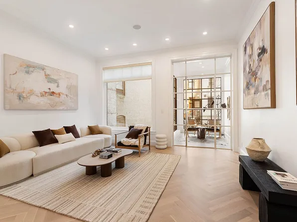 9 W 84th St, New York, NY 10024