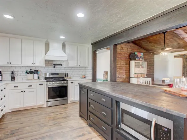 202 SW 11th St, Lindsay, OK 73052