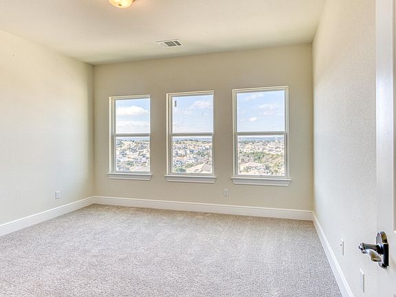 3rd image of 416 Lindale Cv