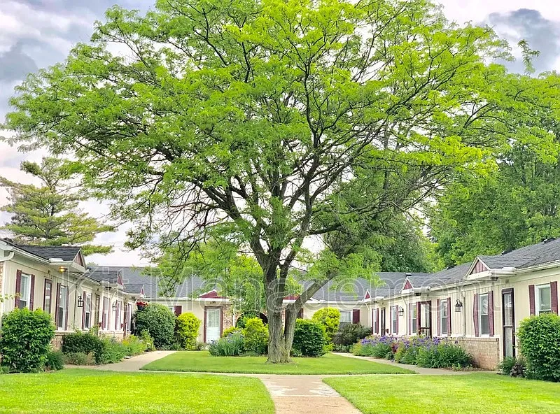 Charming 2-Bedroom Upper with Modern Updates 6055 Lewis Avenue, Toledo $995/mo — Photo 3