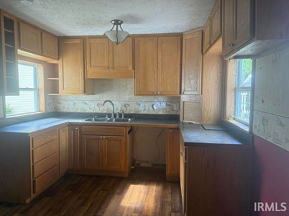 2nd image of 1211 N Michigan St