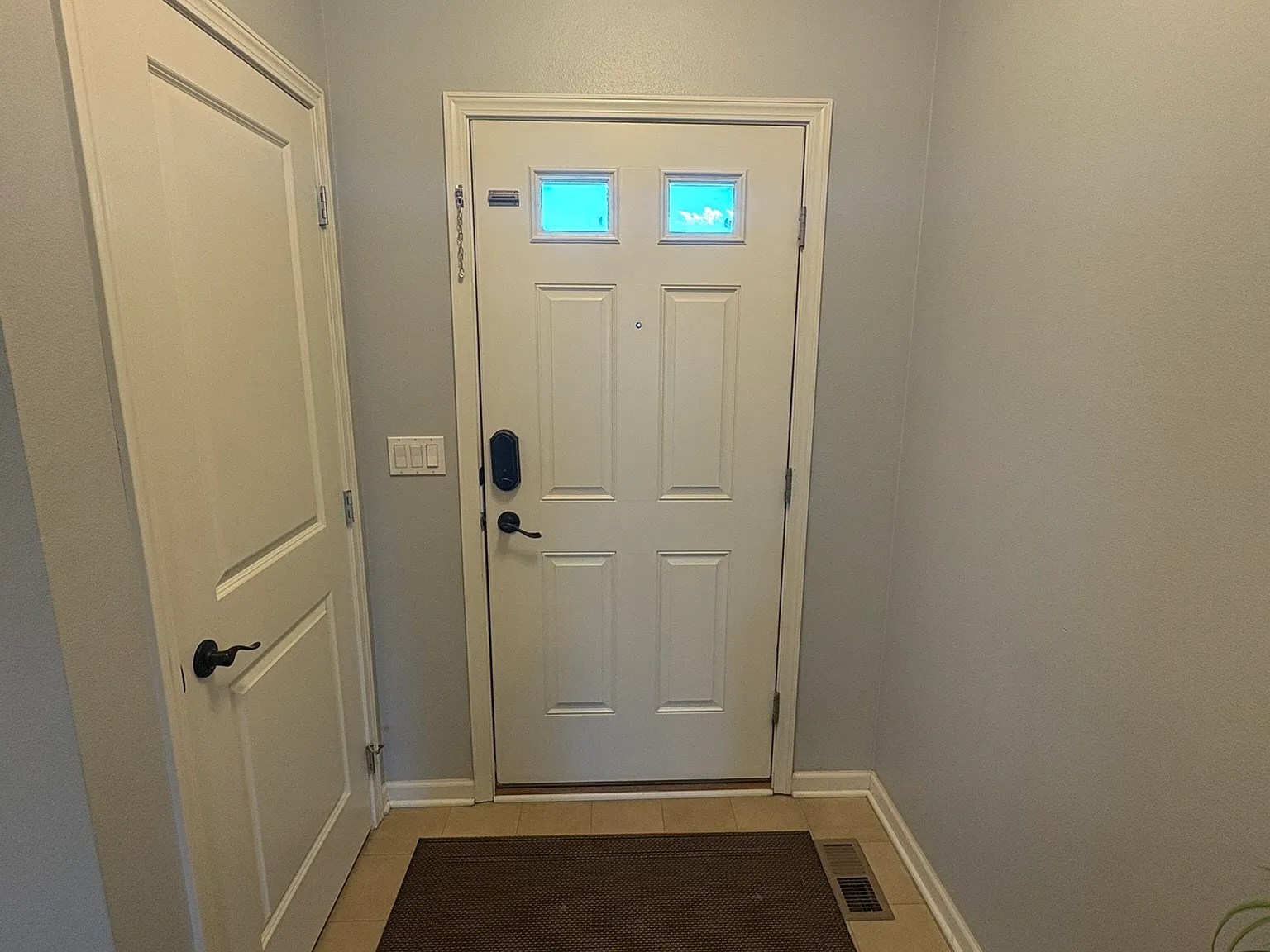 4 bed, 2380 sqft, $2,595 — Photo 3
