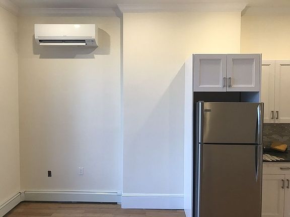 5th image of 266 W 136th St #3