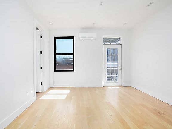 4th image of 70 Greenpoint Ave #2B
