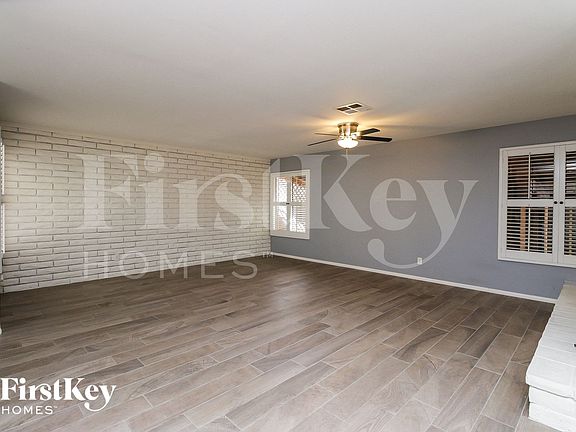 2nd image of 328 E Balboa Dr